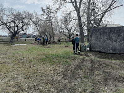 В школе прошёл очередной субботник..